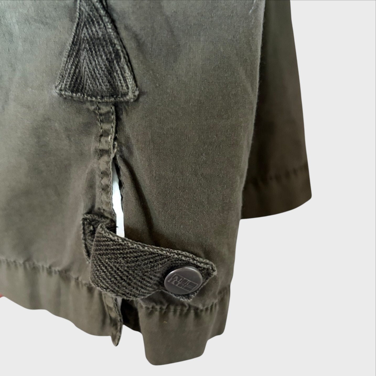 Camicia Vintage Napapijri Uomo Verde Militare Taglia L Utility Safari con Patch Logo. Dettaglio bottone