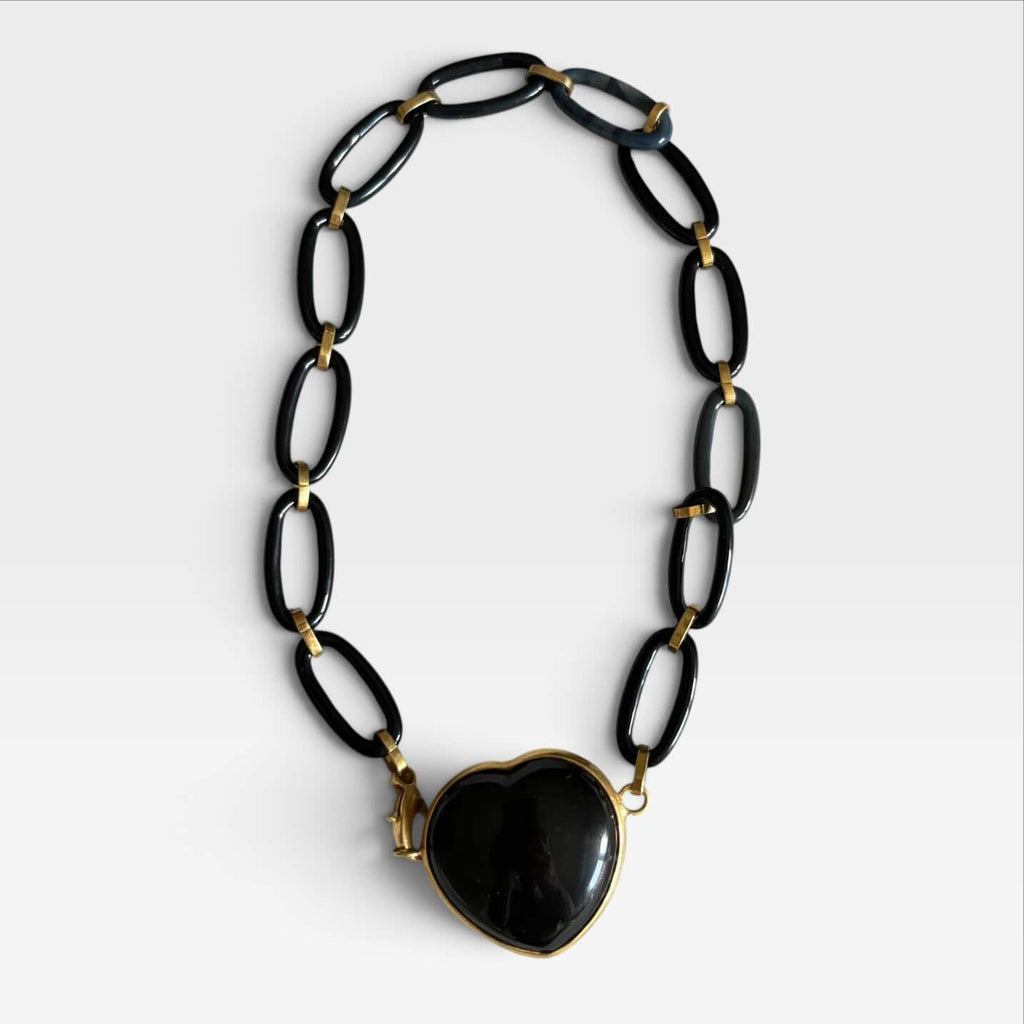 Collana Vintage - Plastica Nera e Cuore Pendente Gold
