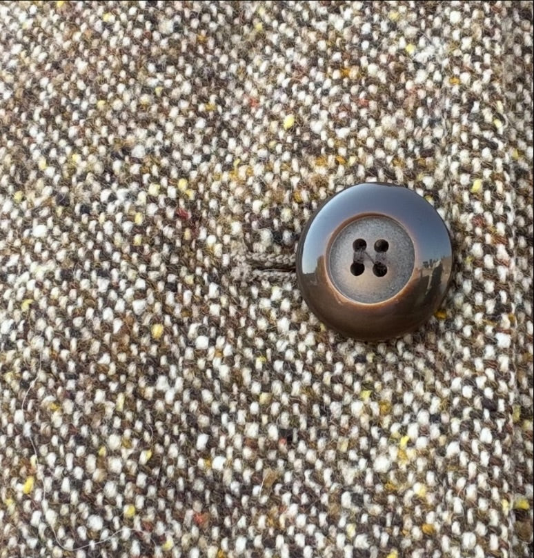 Trama tessuto Tweed marrone di London Fog presenta una caratteristica trama mélange con accenti multicolore