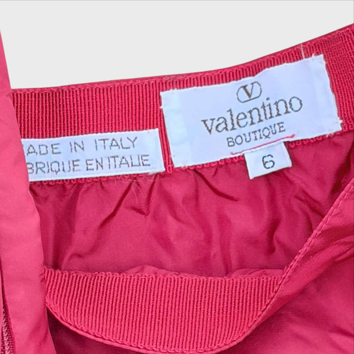 Completo Vintage Valentino Anni '80 - Top Asimmetrico Rosso e Gonna Midi Trapuntata Bicolore