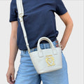 Love Moschino Borsa a Tracolla con Cuore dorato colore bianco panna. Borsa vintage Moschino collezione 2021