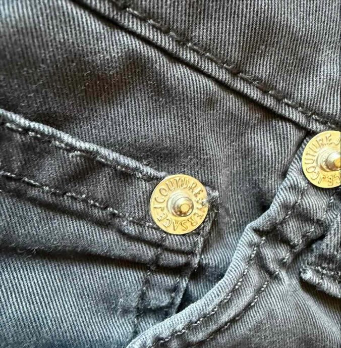 Rivetti logati Versace Jeans Couture