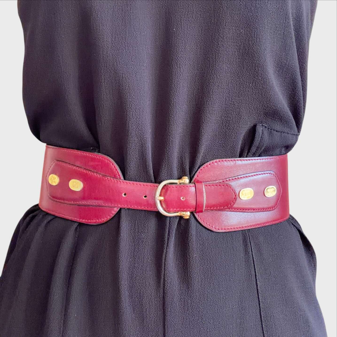 Cintura Celine  Vintage – Pelle Bordeaux con Fibbia a Catena Dorata – Taglia 70/28