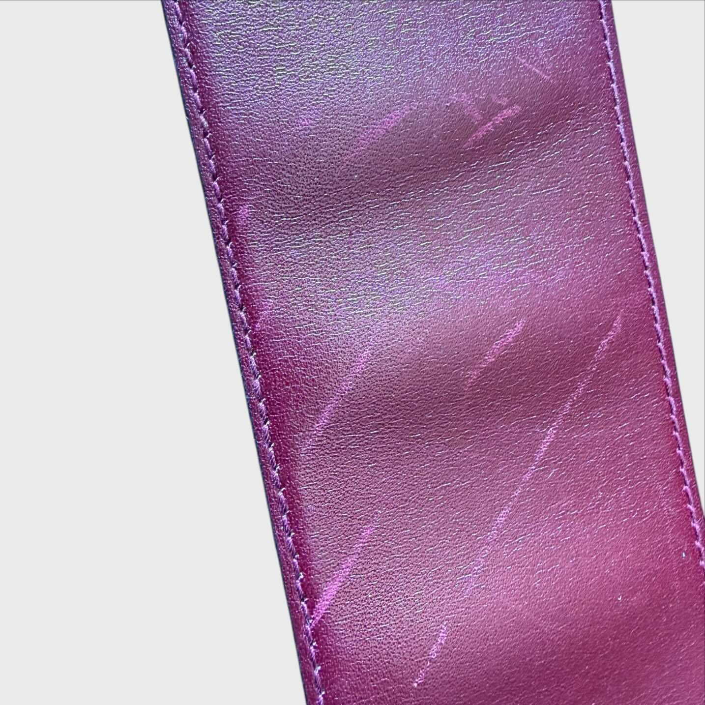 Graffi su Cintura Celine  Vintage – Pelle Bordeaux con Fibbia a Catena Dorata – Taglia 70/28