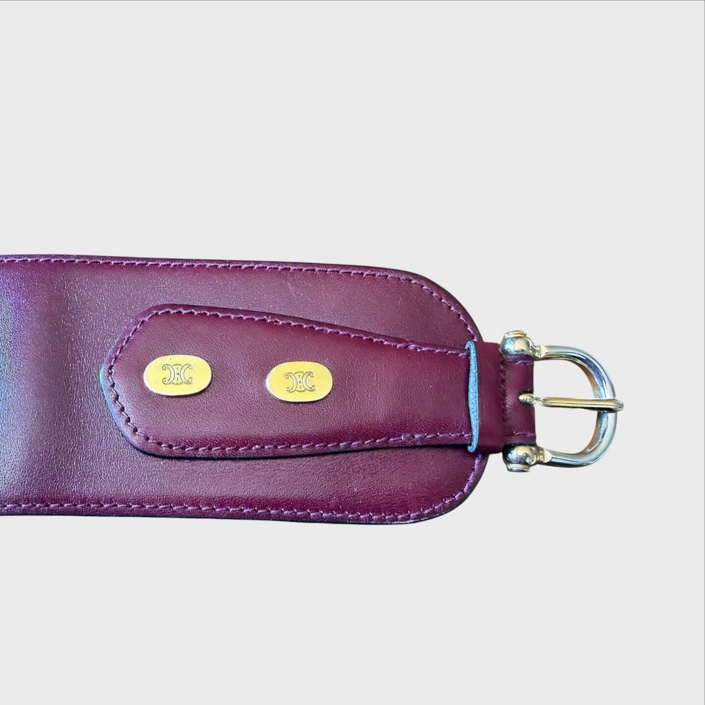 Loghi Cintura Celine  Vintage – Pelle Bordeaux con Fibbia a Catena Dorata – Taglia 70/28