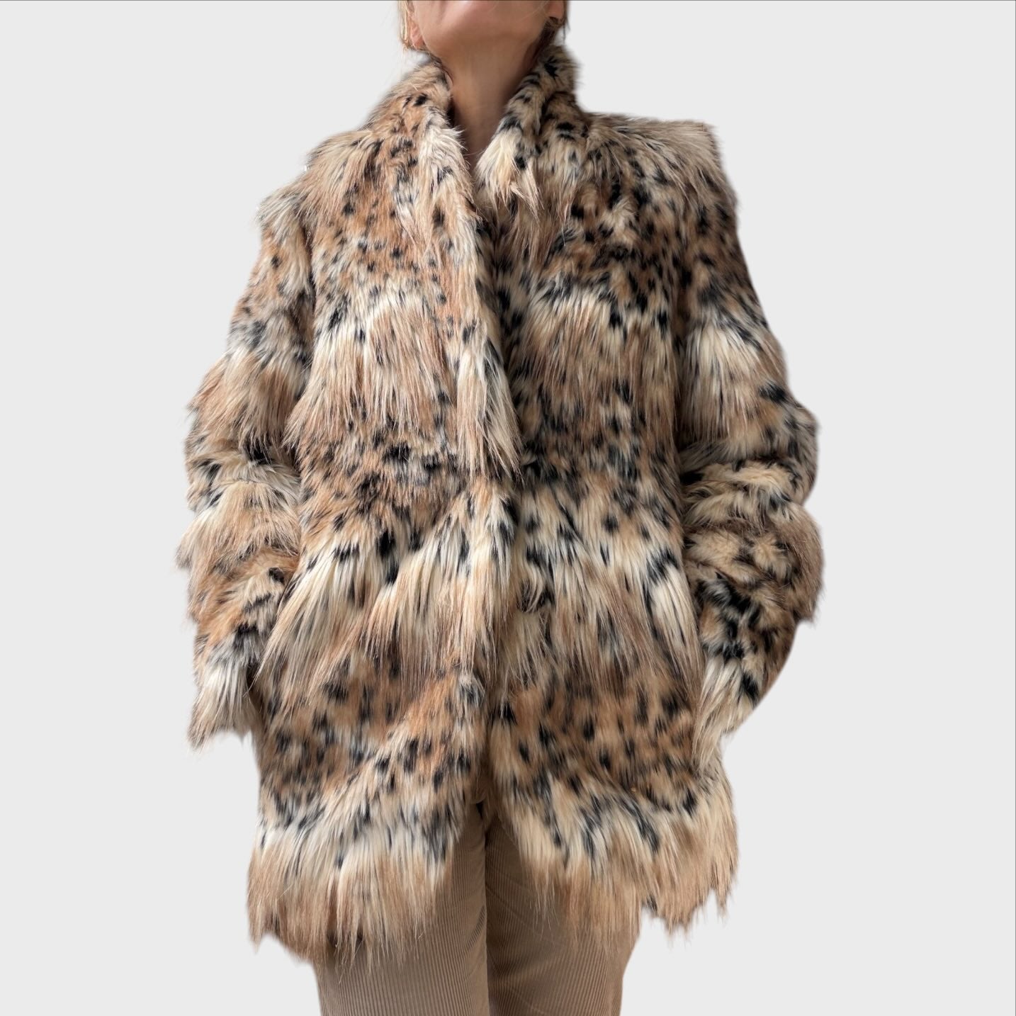 Twinset Mantel aus synthetischem Fell mit Leopardenmuster. Faux-Fur Animalier Leopardo