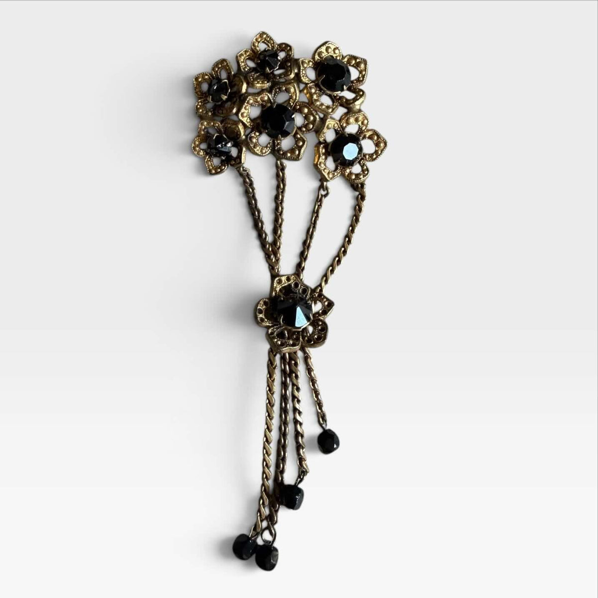 Spilla Vintage a Mazzo di Fiori - Cristalli Neri e Catenelle Pendenti