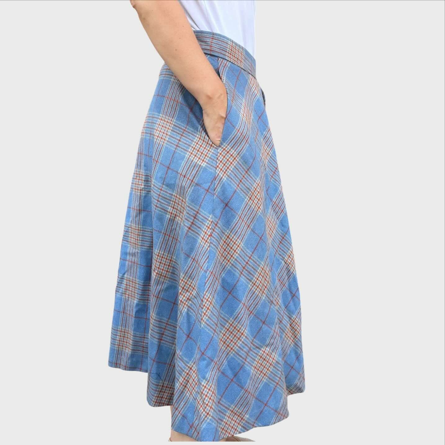 Gonna Vintage mit Tartan-Rollen in Himmelblau und Ziegelrot