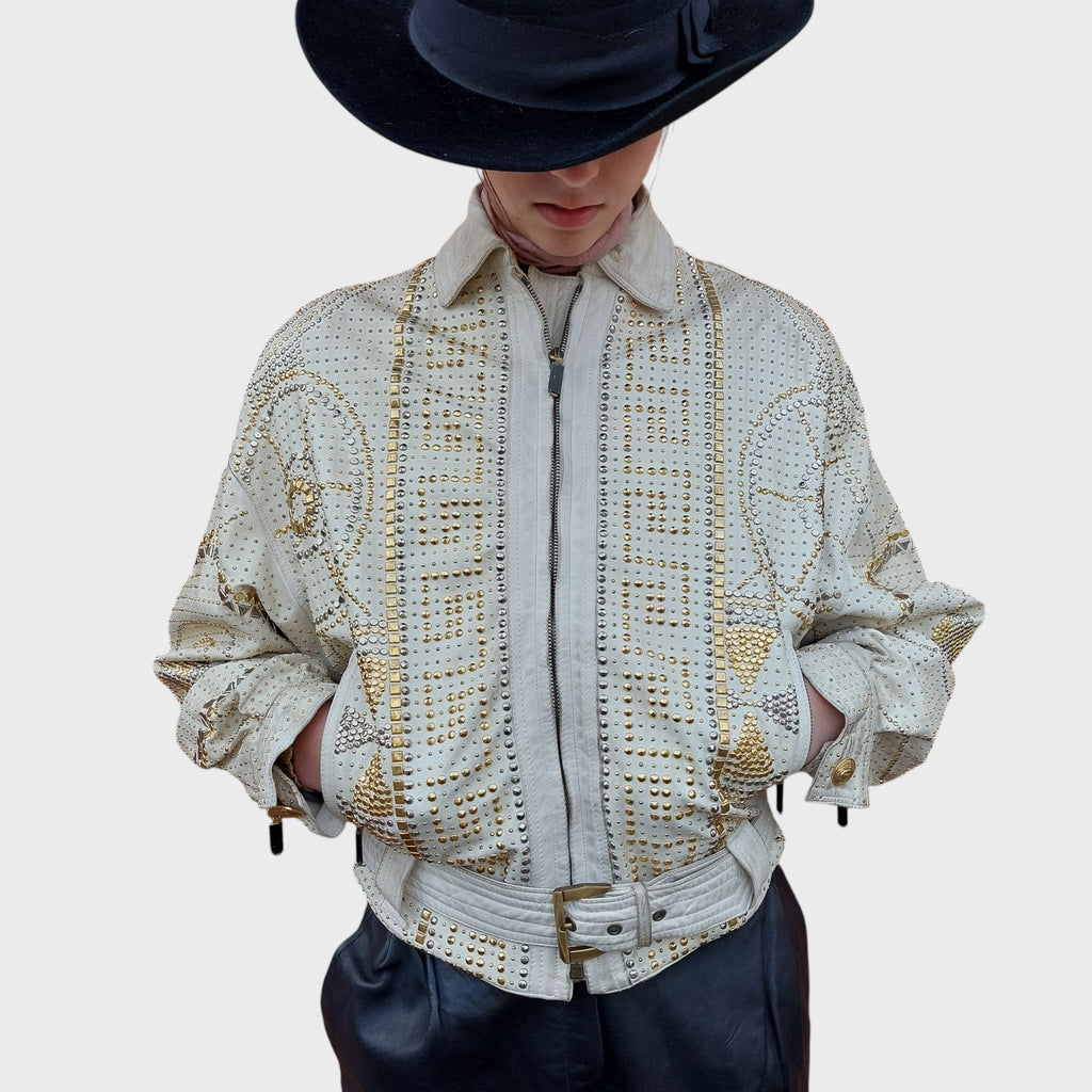 Giubbino vintage Gianni Versace pelle bianca con borchie oro e argento