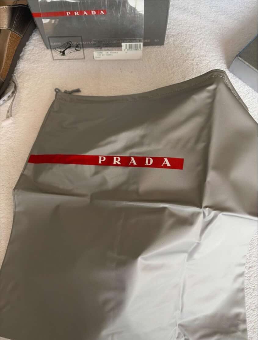 Dust bag argento Prada per scarpe vintage