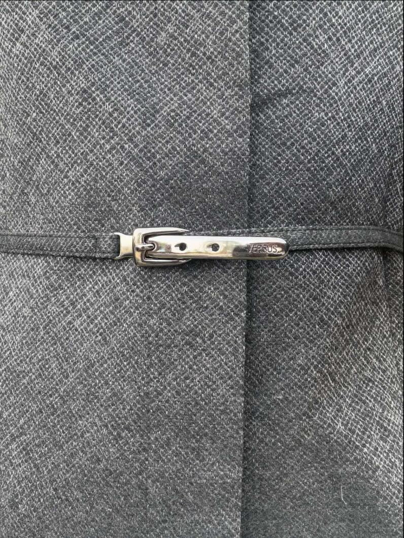 Cintura con placca metallo con logo Versus