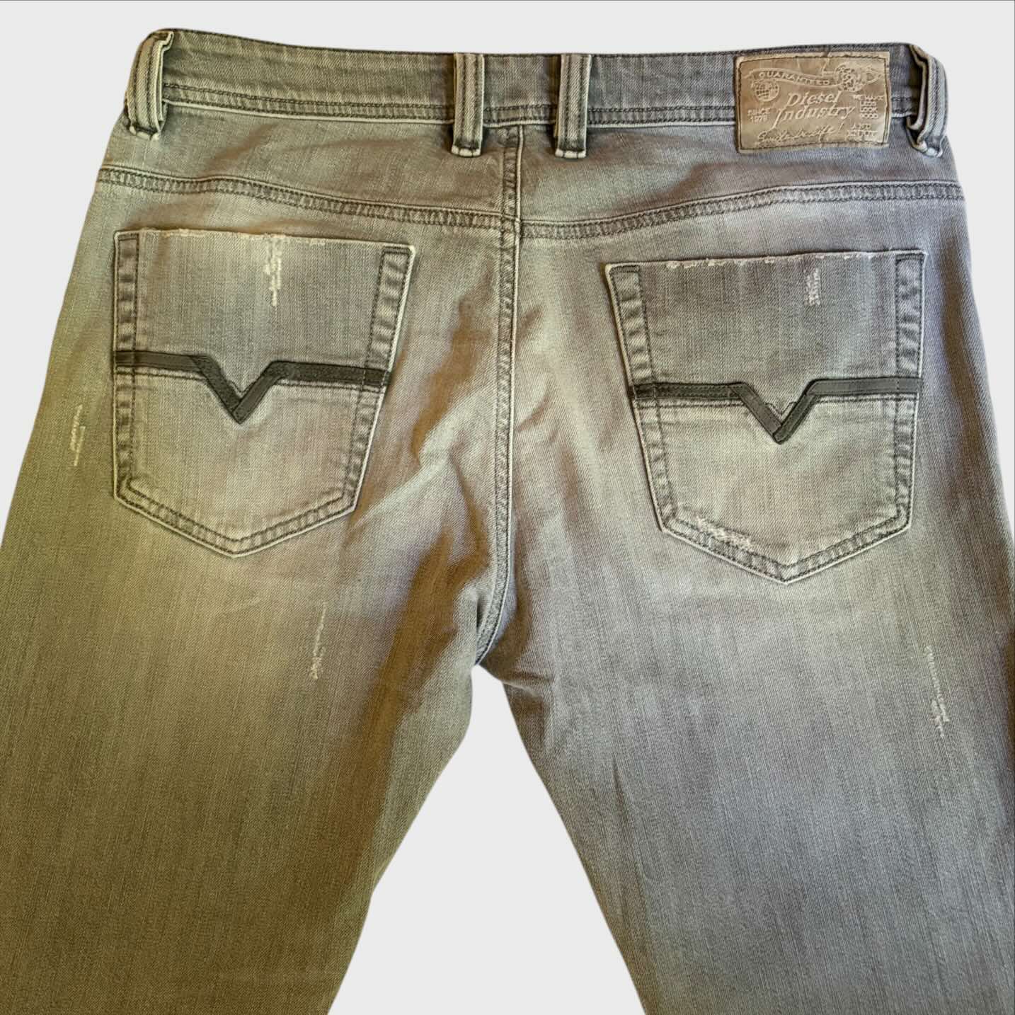 Jeans Diesel Viker-R-Box Regular Straight W32 L34. Taglia 46 48 IT. Grigio Chiaro Sbiadito Stretch Modello anni 200o0 vintage J2K