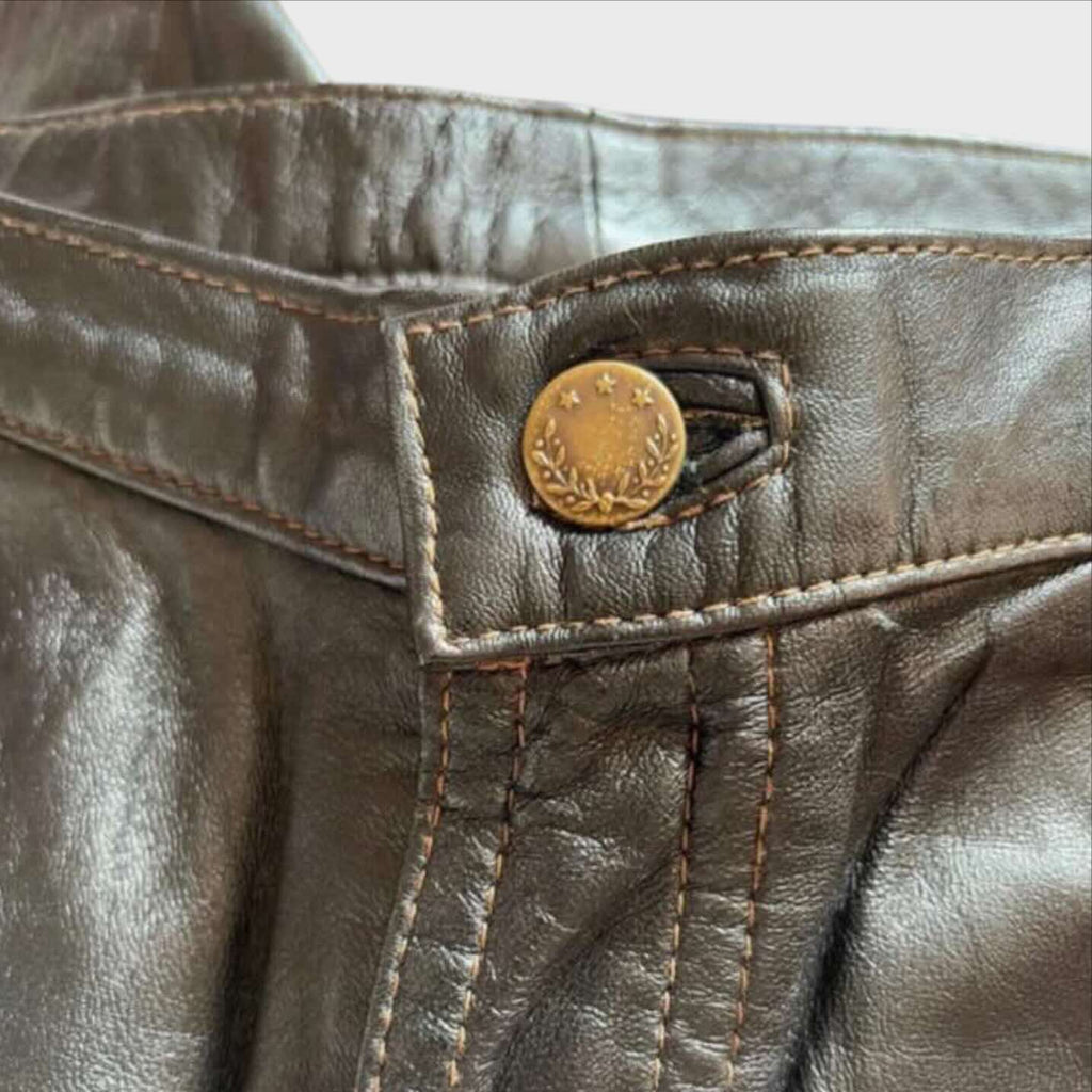 Dettaglio bottone davanti Pantaloni Vintage Vera Pelle da Uomo Biker Taglia 50 colore nero cuciture tabacco  Anni '90 