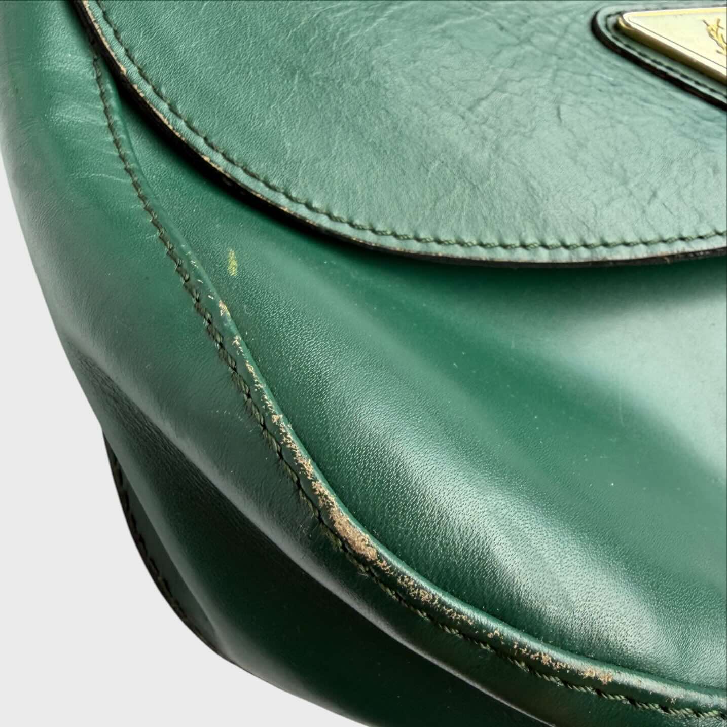 Segni usura Yves Saint Laurent Borsa a Tracolla Vintage in Pelle Verde Smeraldo