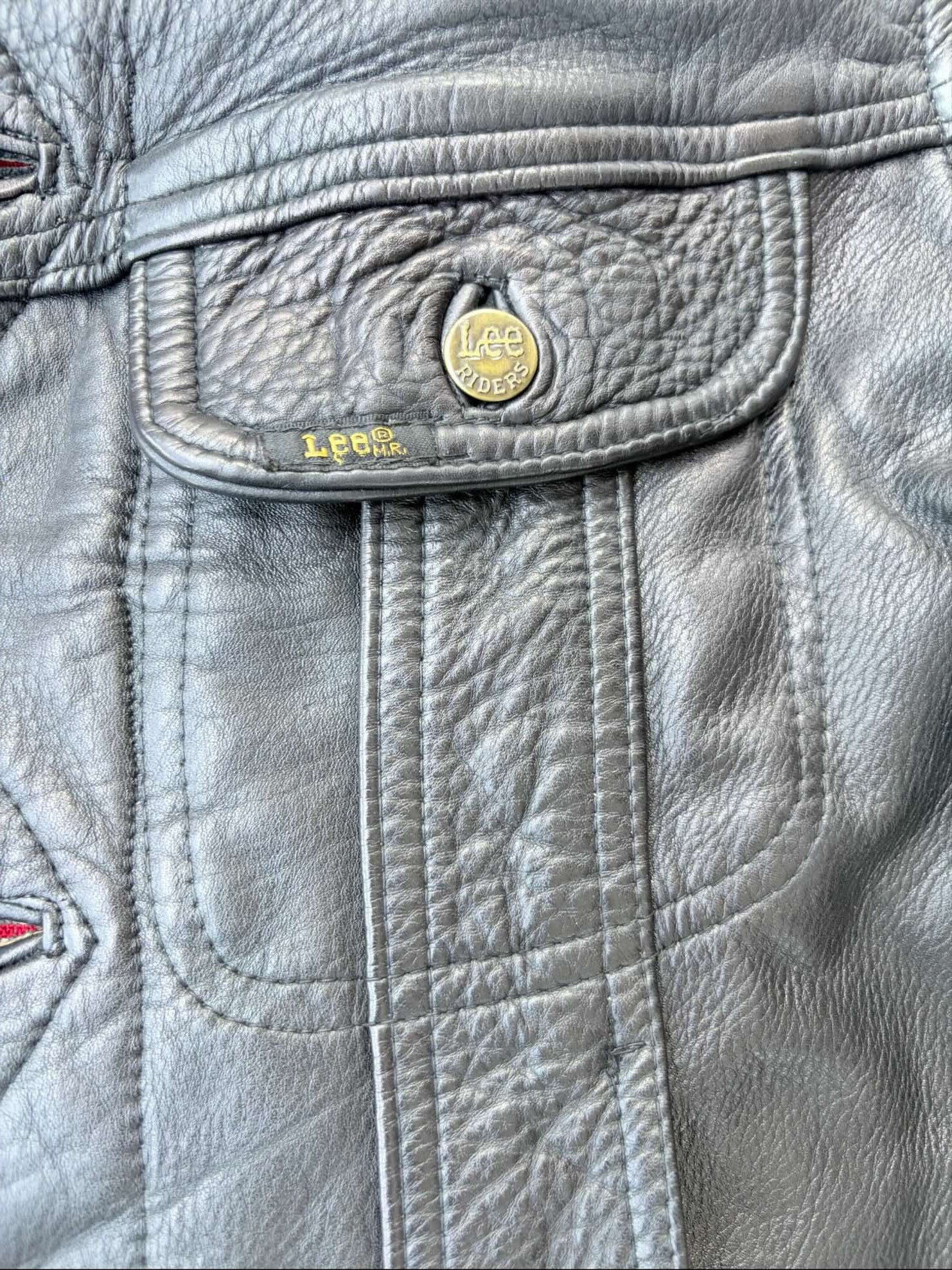 Dettaglio tasca giubbino Lee Riders in pelle da uomo 