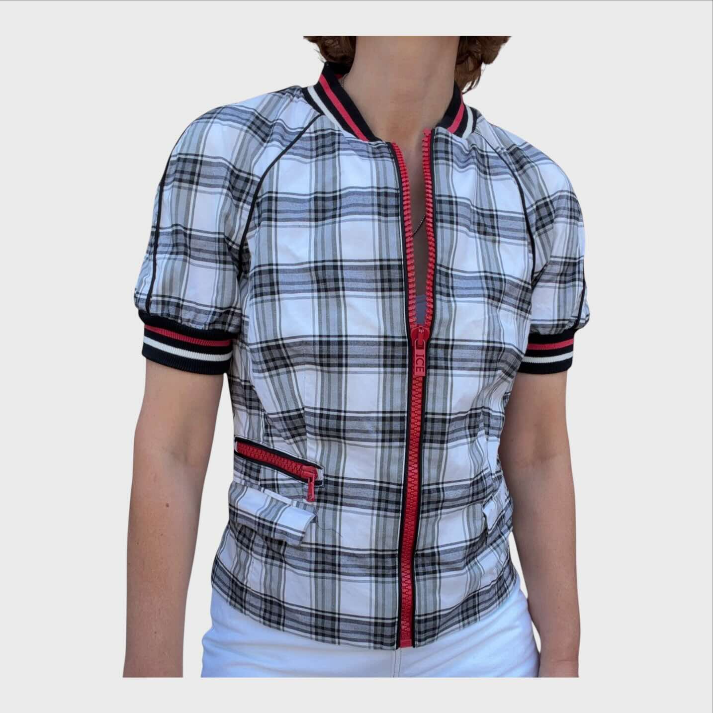 Ice Iceberg giacca vintage bomber a maniche corte in tessuto scozzese bianco nero con bordi di maglia rigata bianca nera e rossa 