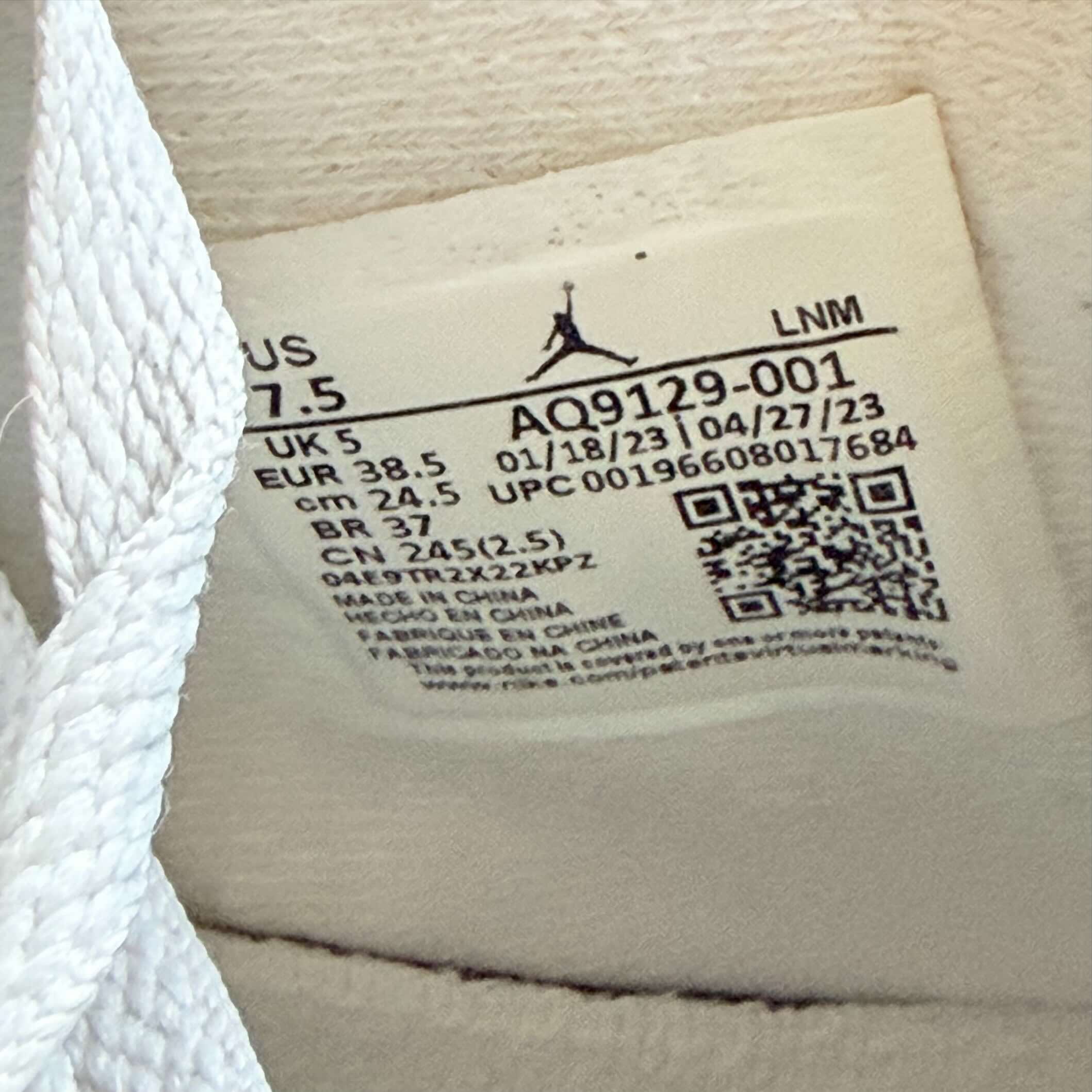 Etichetta Air Jordan 4 Retro Frozen Moments taglia 38.5
