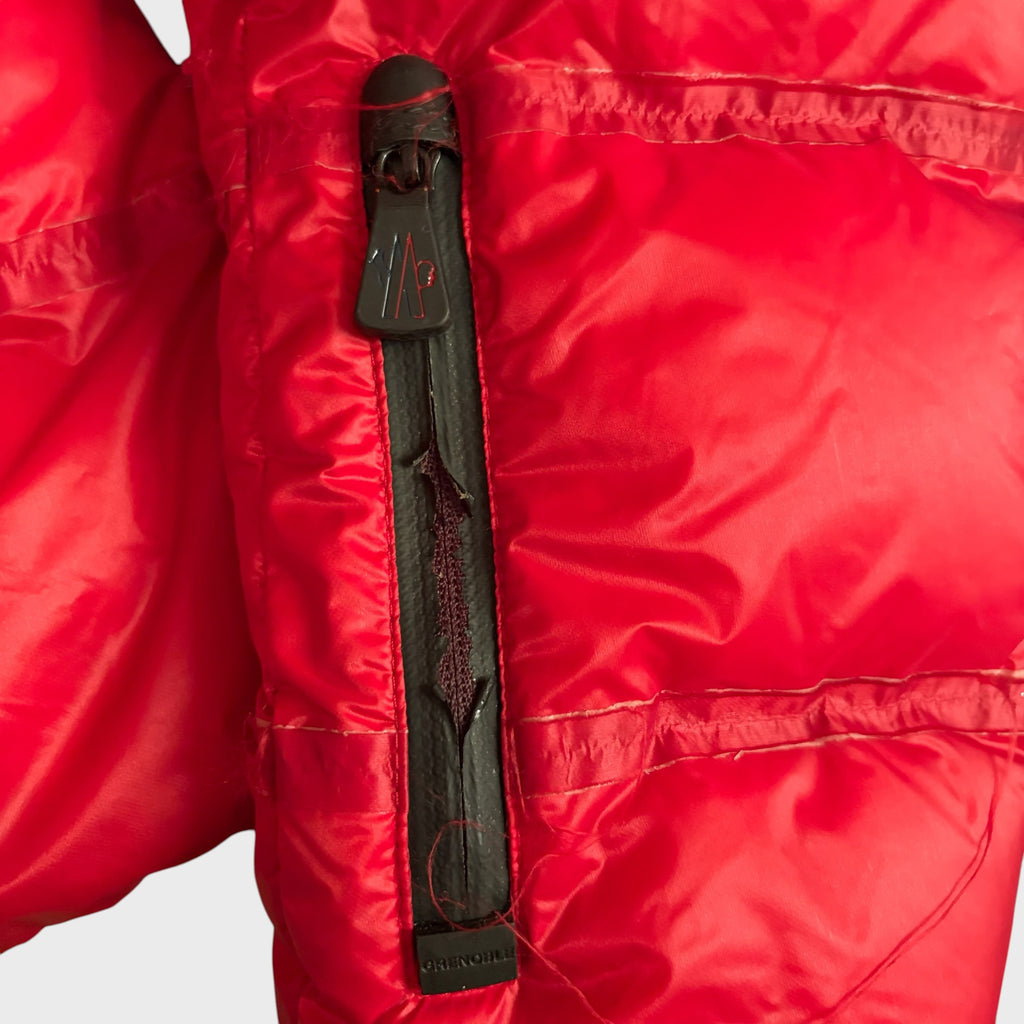 Tasca sulla manica del piumino moncler