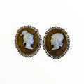 Petits cadres anciens en porcelaine biscuit de style camée signés Luigi Benacchio