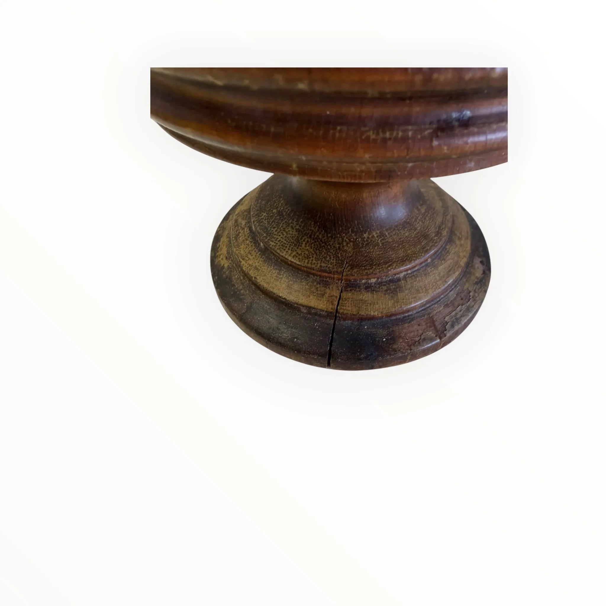 Antico mortaio in legno