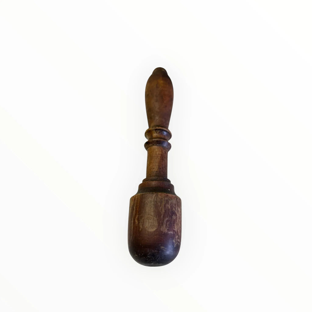 Antico mortaio in legno