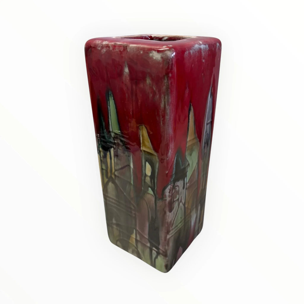 Vaso di Elio Schiavon ceramica con motivo città rossa