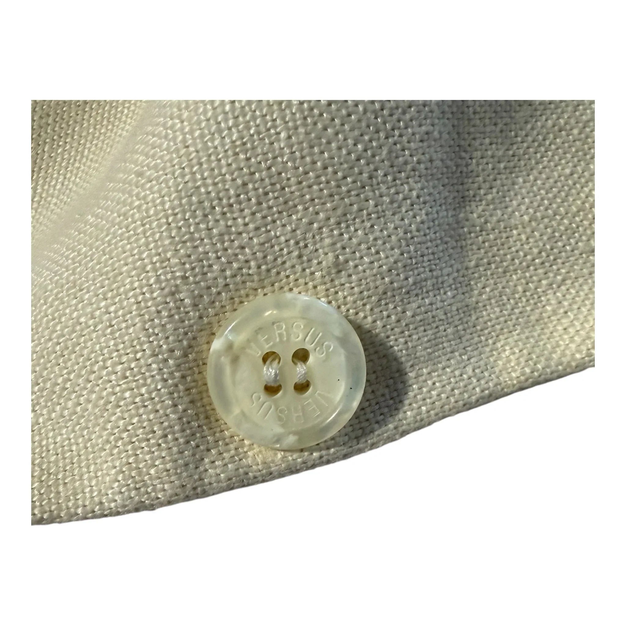 bottone giacca versus